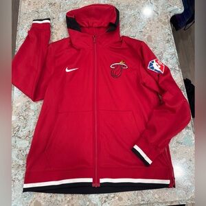 Nike Men’s XL Red Miami Heat Full-Zip Hoodie Warm Up Jacket